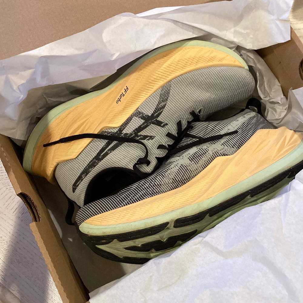 Asics superblast size 6 men’s 7.5 women’s